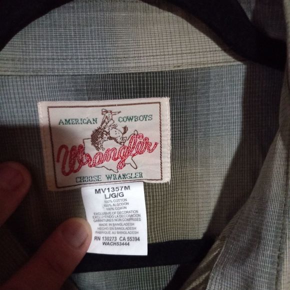 Wrangler Men's Blue and Gray Plaid Button Down Shirt - Picture 2 of 8